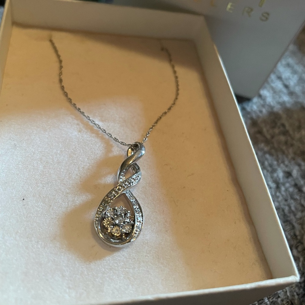 Kay Jewelers BEAUTIFUL Necklace. NEW